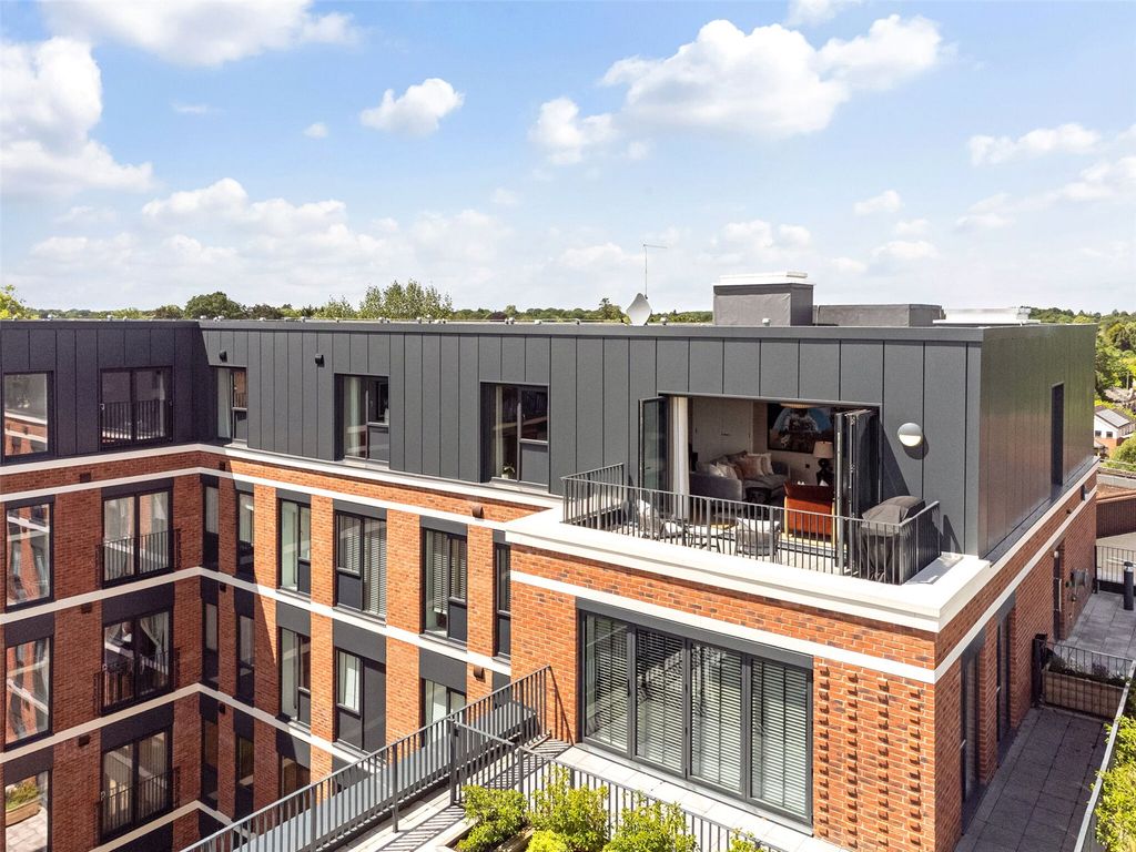 3 bed flat for saleImperial House, Princes Gate, Homer Road, Solihull, West Midlands B91