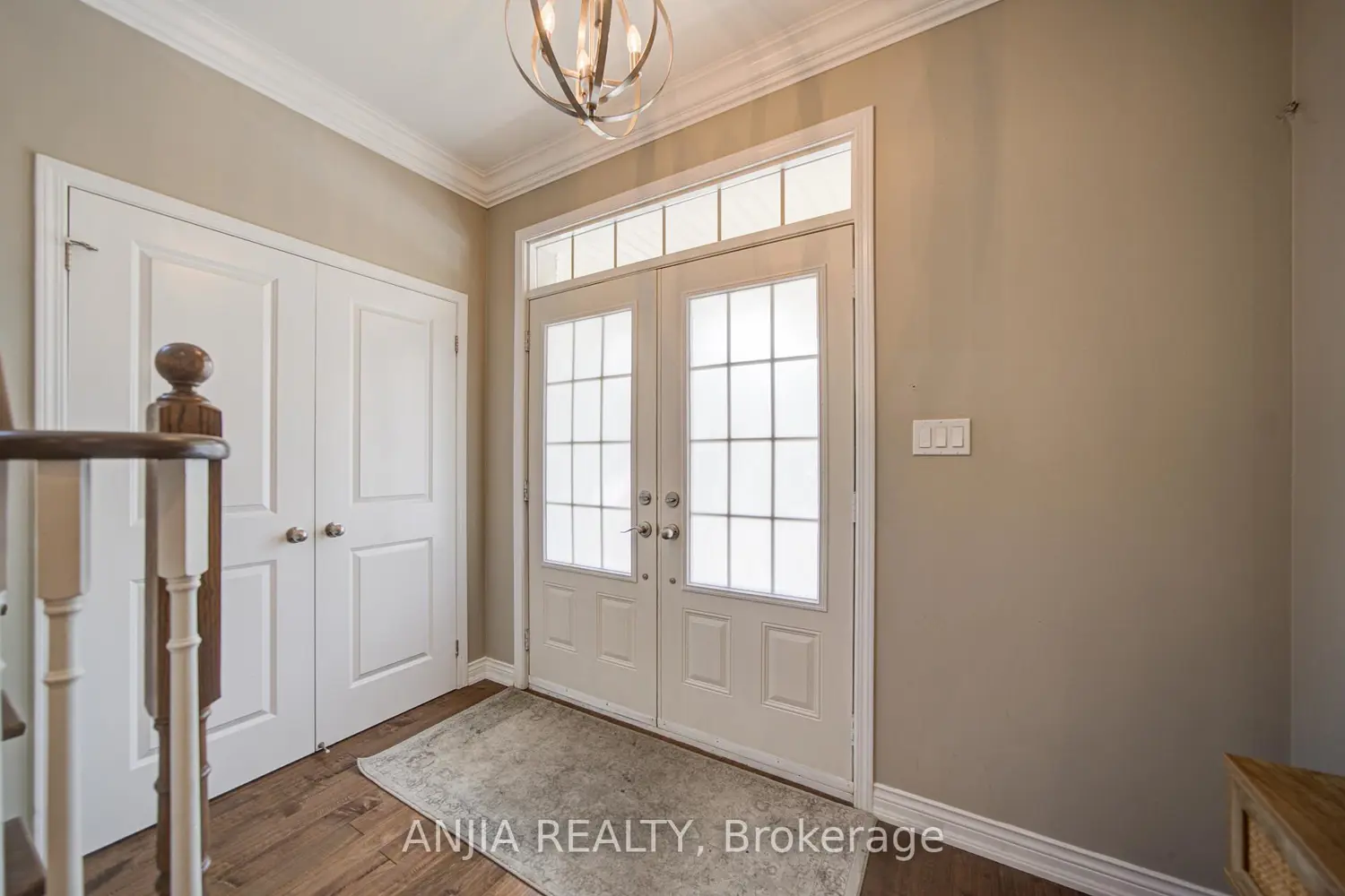 56 Stockell Crescent photo 2