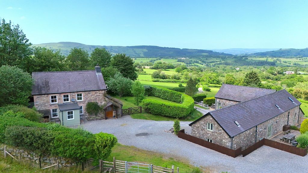 10 bed retail premises for saleGwynfe, Llangadog, Carmarthenshire. SA19