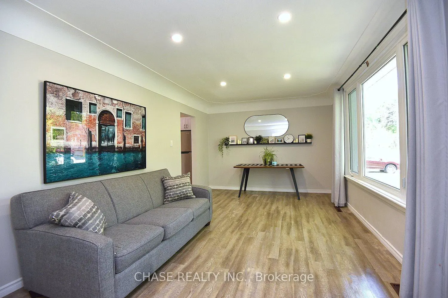 107 West 32Nd Street photo 3