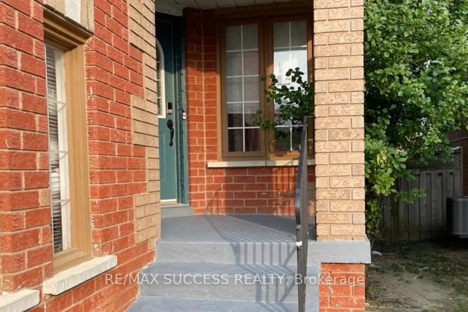 118 White Tail Crescent photo 2