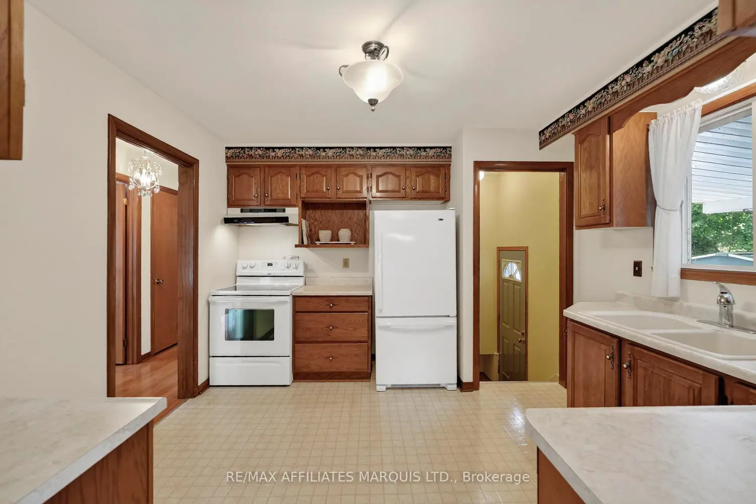 438 Beach Avenue photo 3