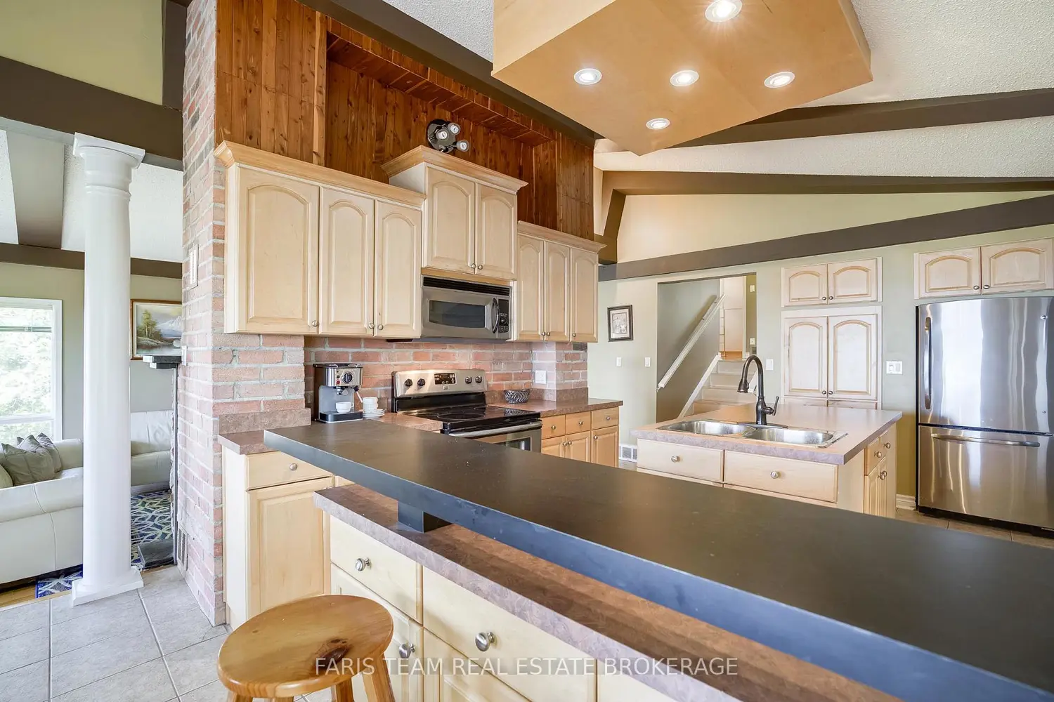 1787 Champlain Road photo 4