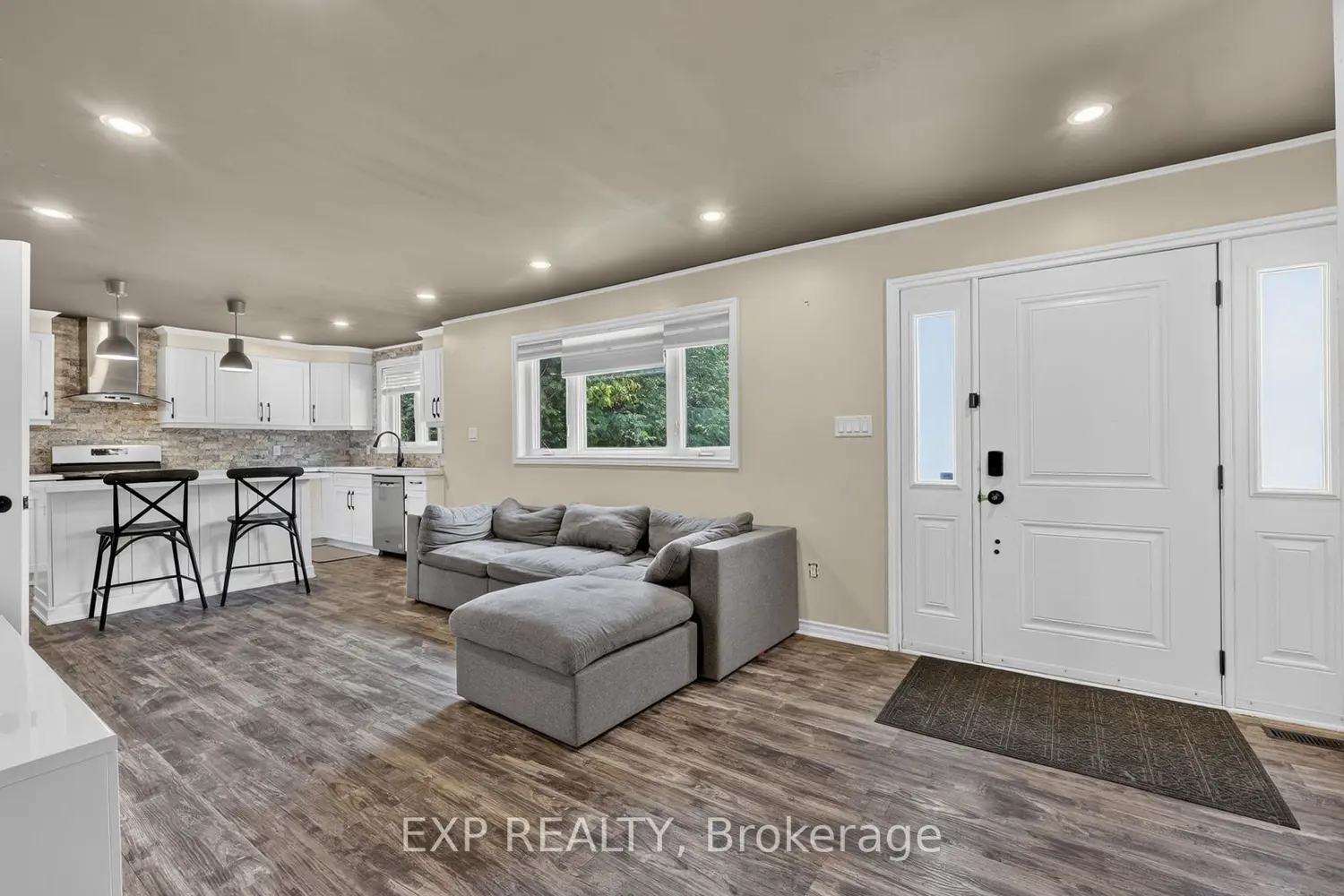 3391 Beachview Avenue photo 4