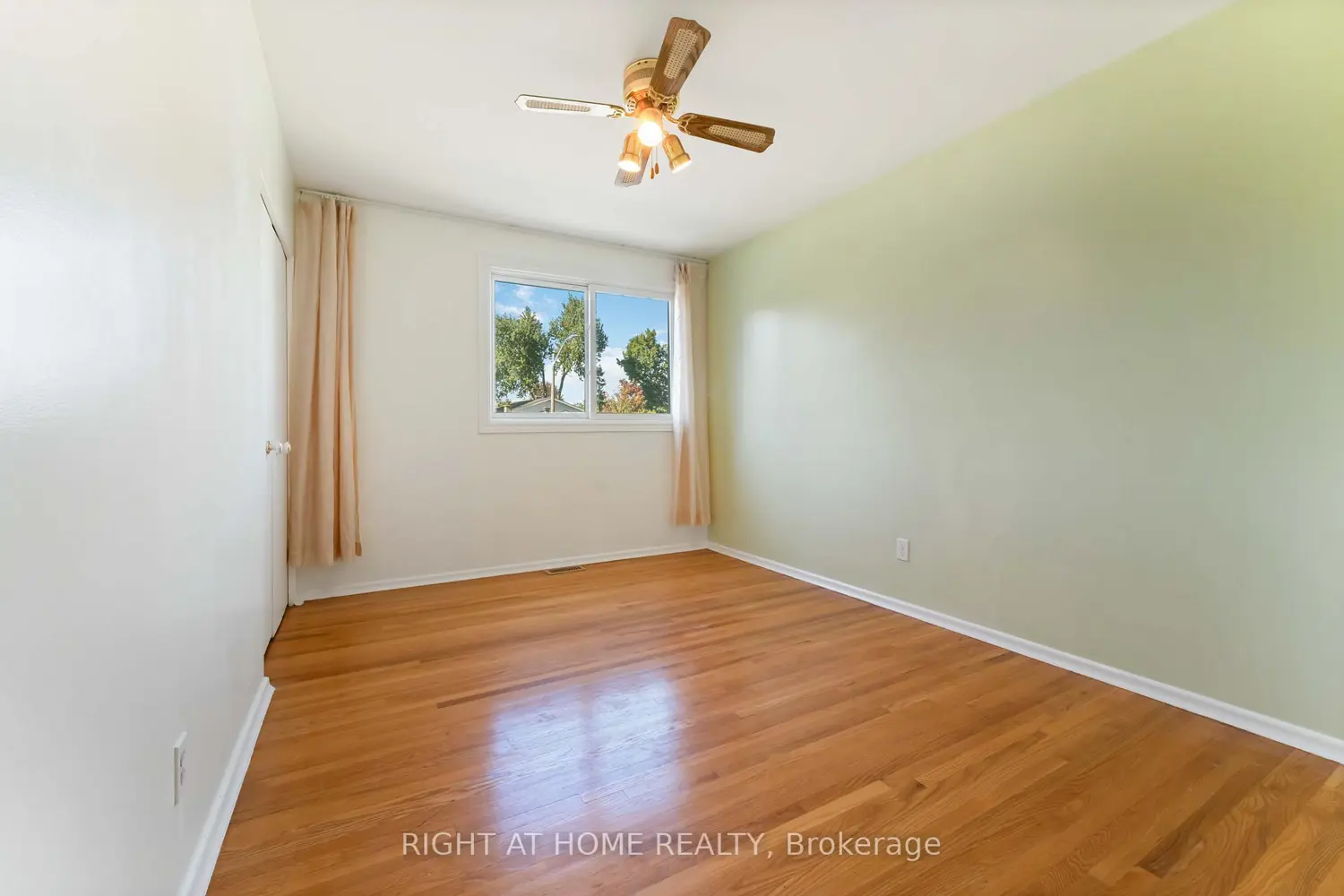 2221 Circle Place photo 5