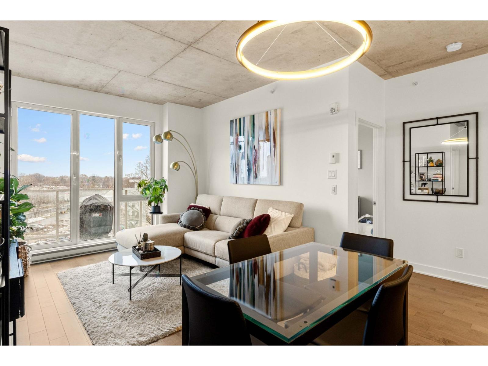 271 Av. De l'Académie