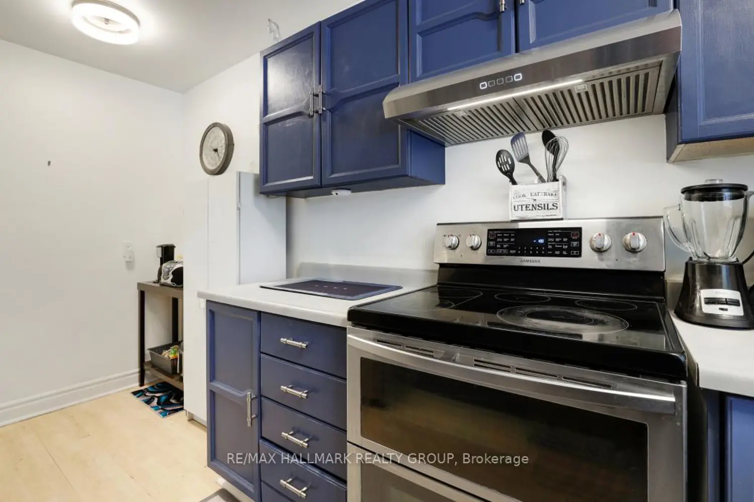 308 Lafontaine Avenue photo 2