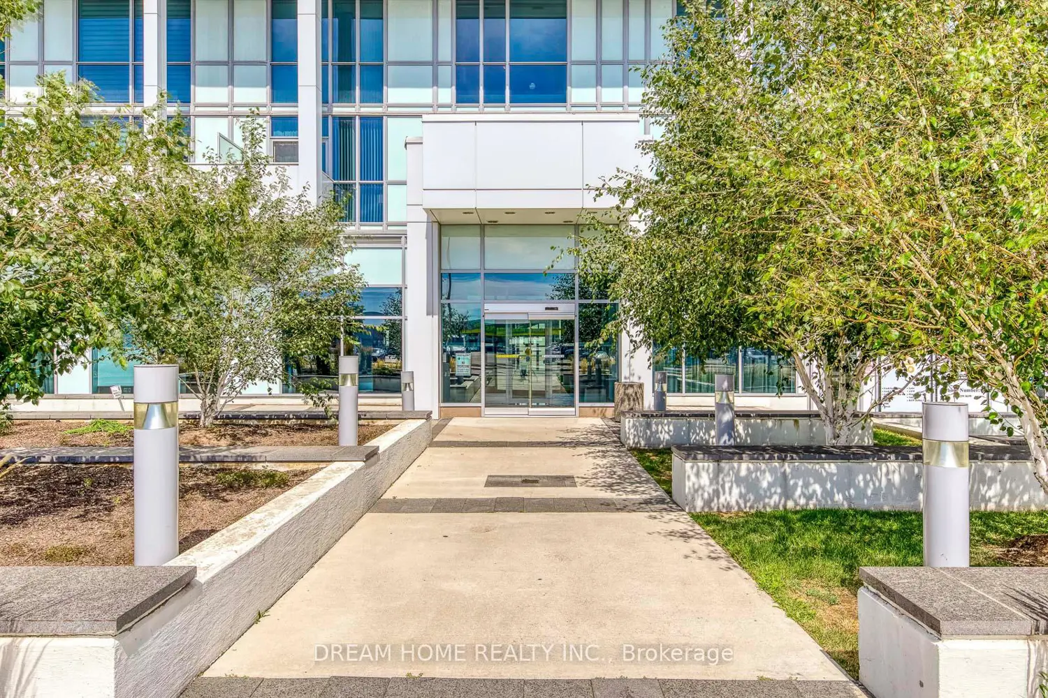 55 Speers Road 1609 photo 5