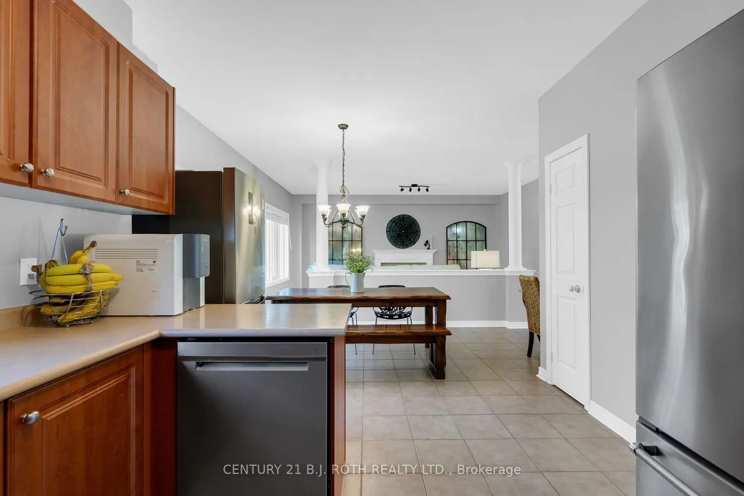 22 Silvercreek Crescent photo 4