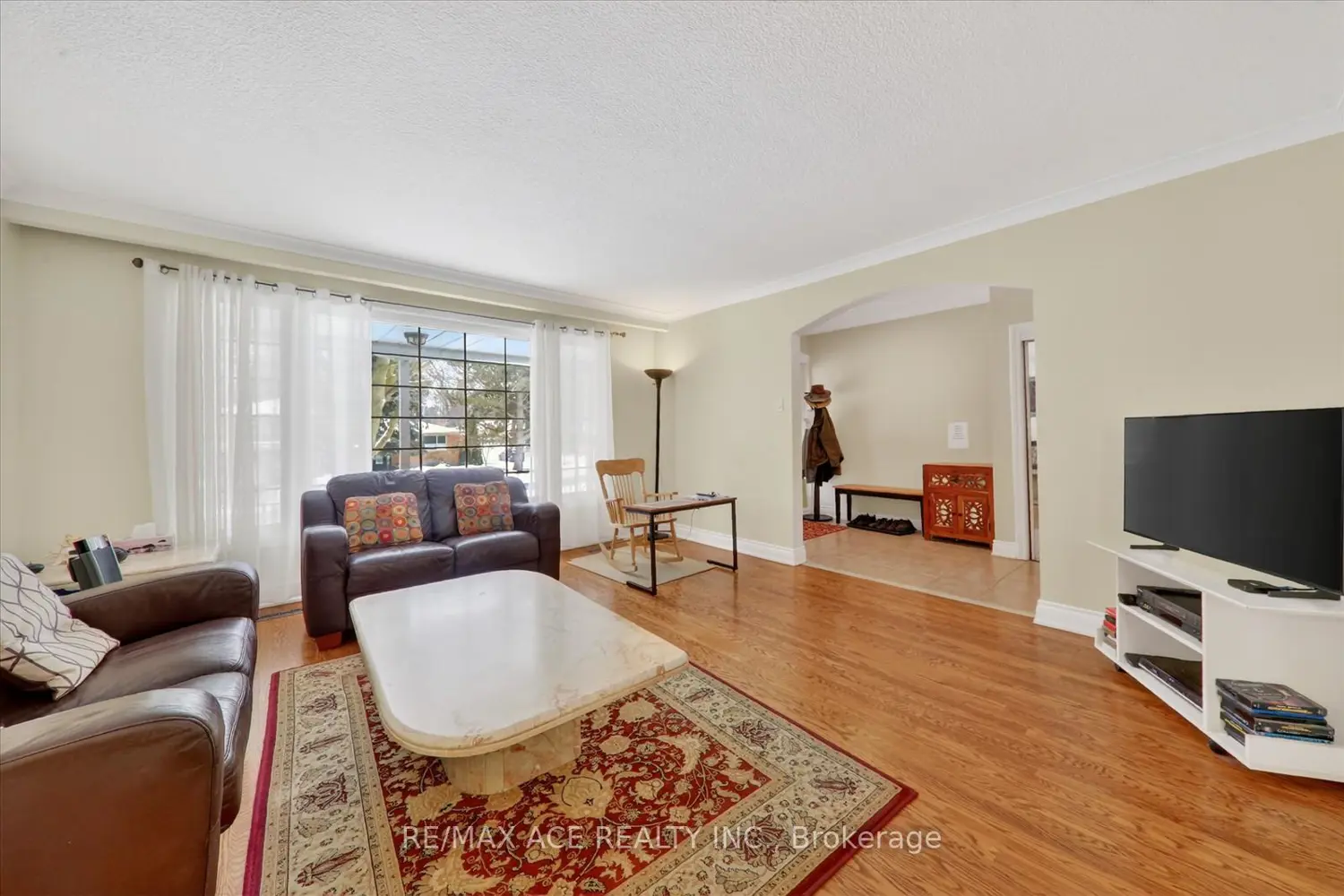 1719 Valentine Gardens photo 2