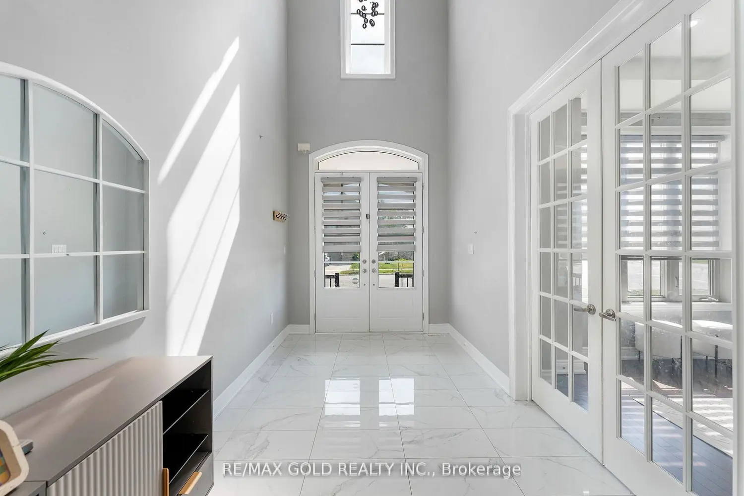 97 Gordon Randle Drive photo 3