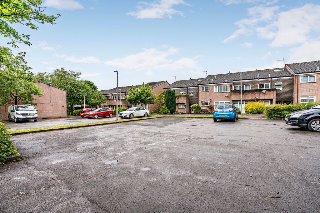 2 bed flat for saleCedar Crescent, Tonteg CF38 photo 2