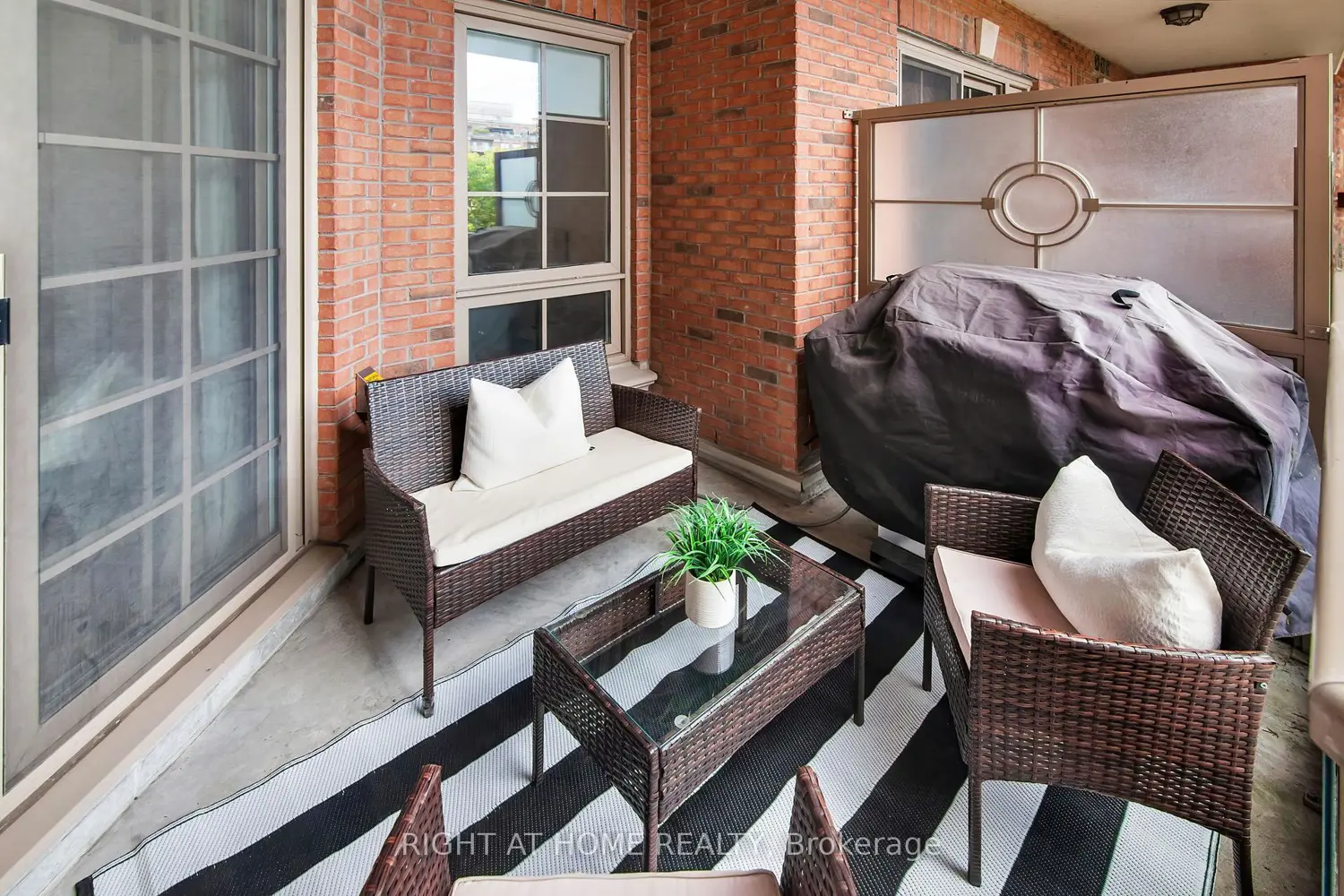 20 Burkebrook Place 306 photo 5