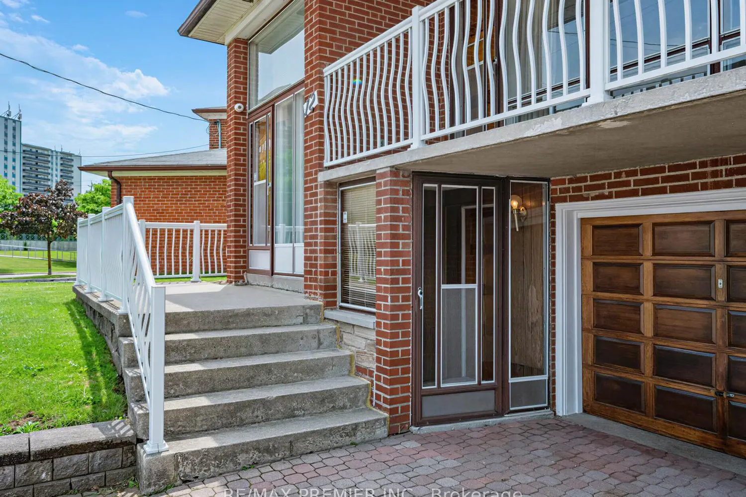12 Goldcrest Boulevard photo 2