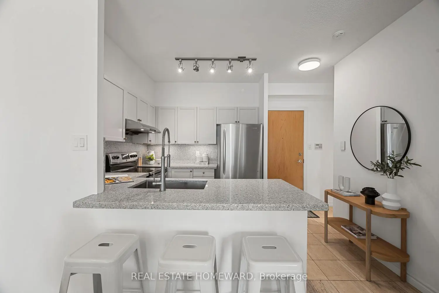 600 Queens Quay 1030 photo 2