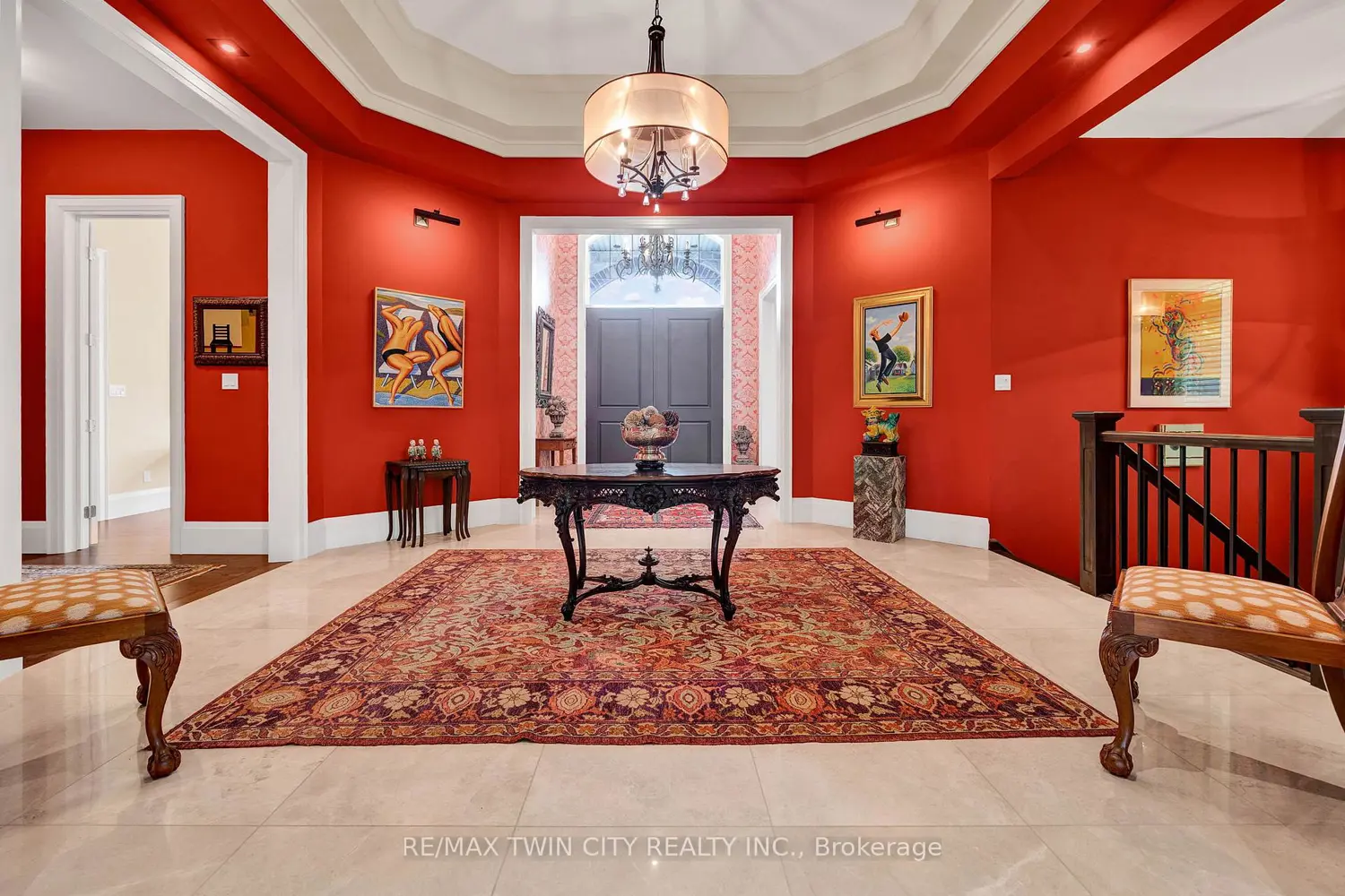 585 Regal Place photo 3