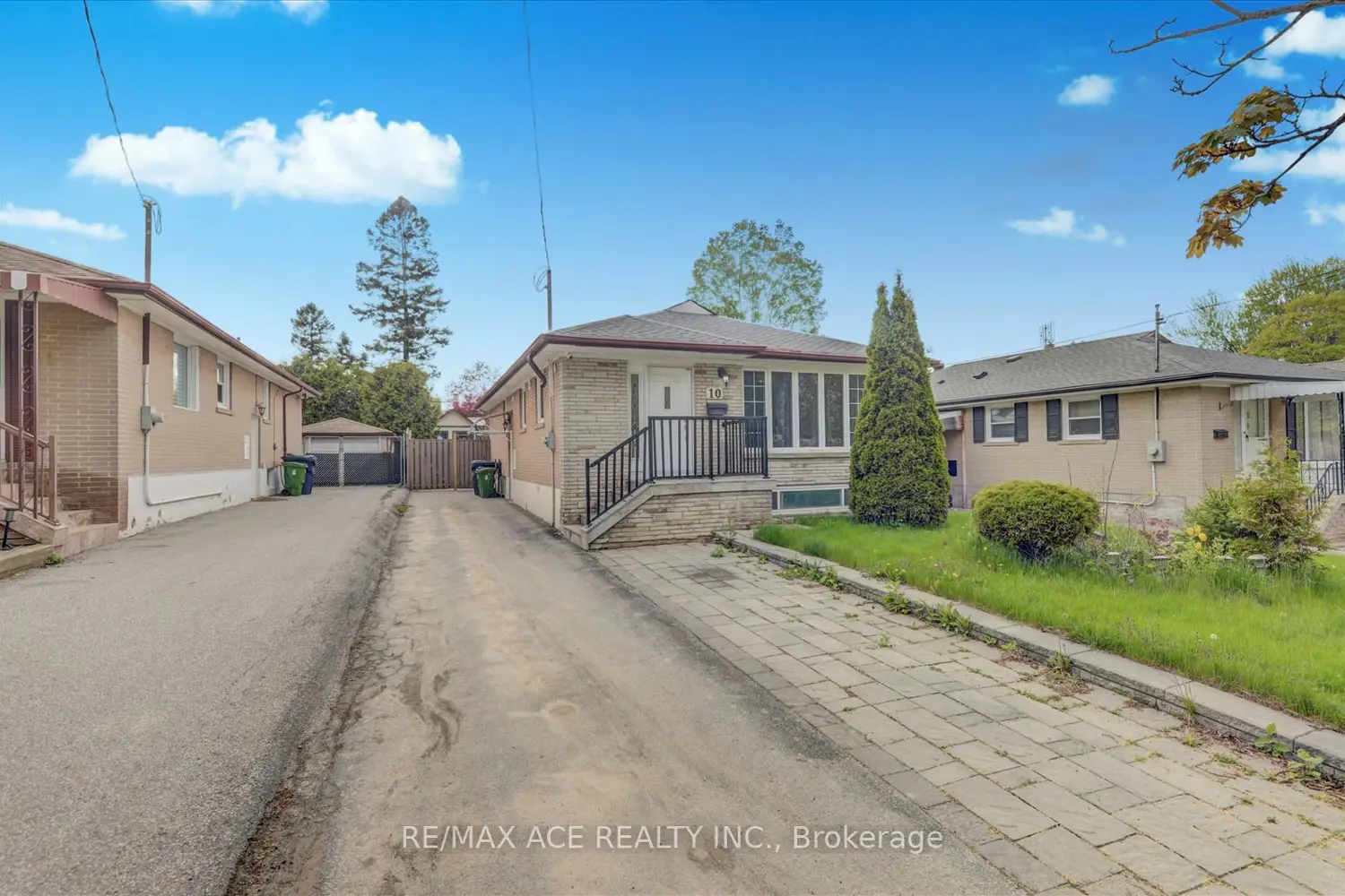 10 Blakemanor Boulevard photo 3