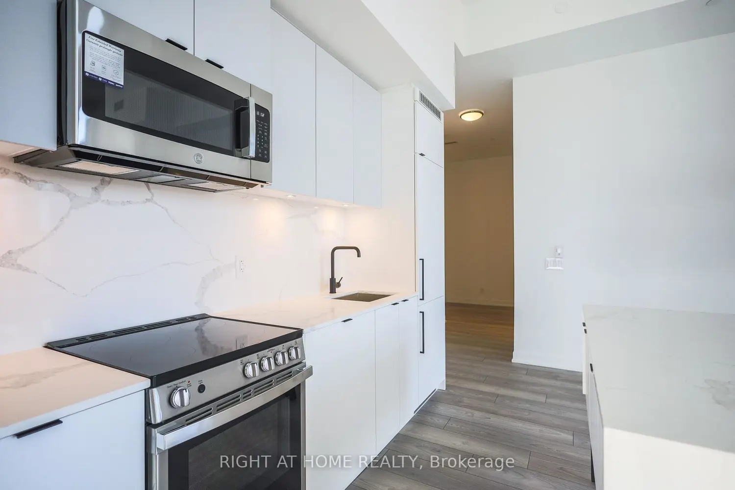 285 Dufferin Street 220 photo 4