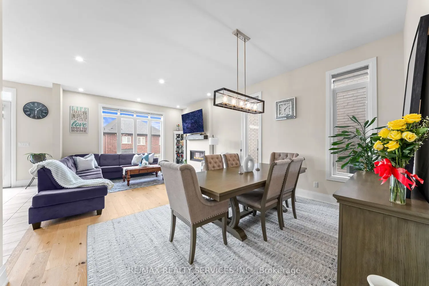 130 Pondcliffe Drive photo 2