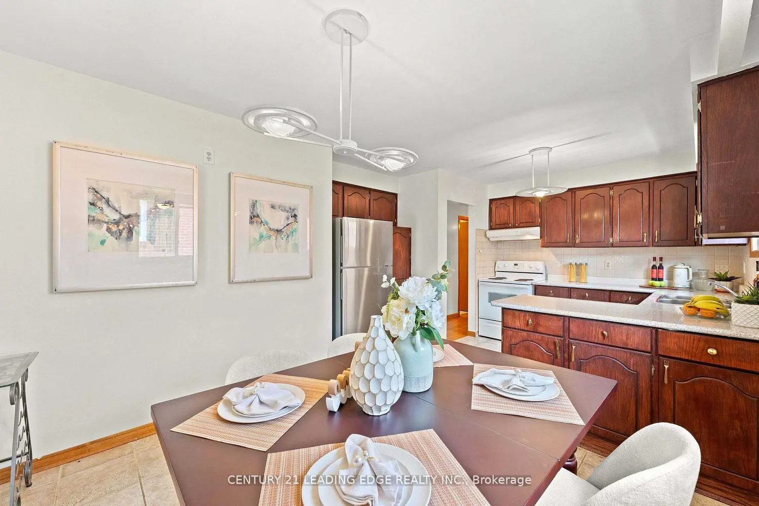 881 Blairholm Avenue photo 4