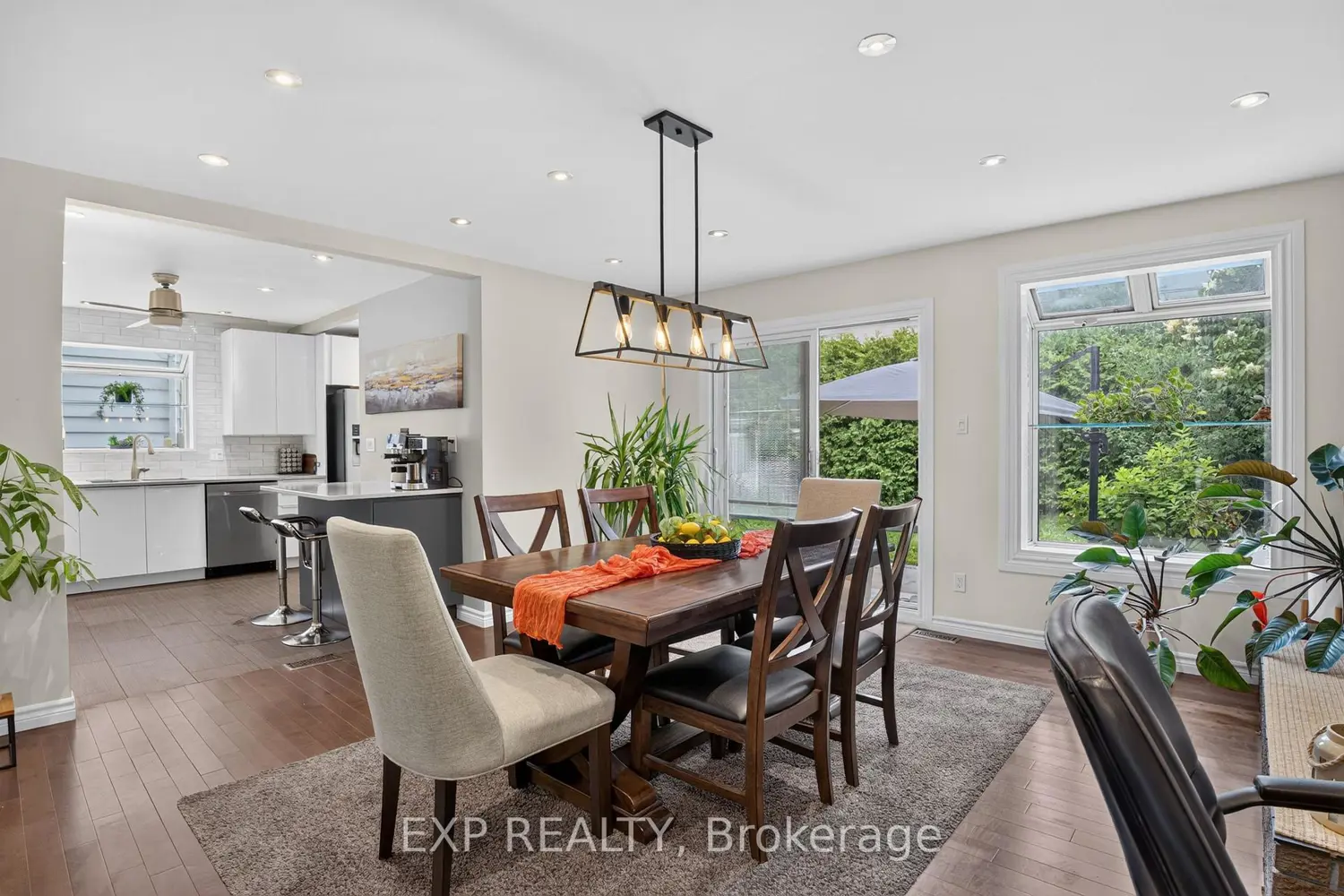 2490 Regina Street photo 5