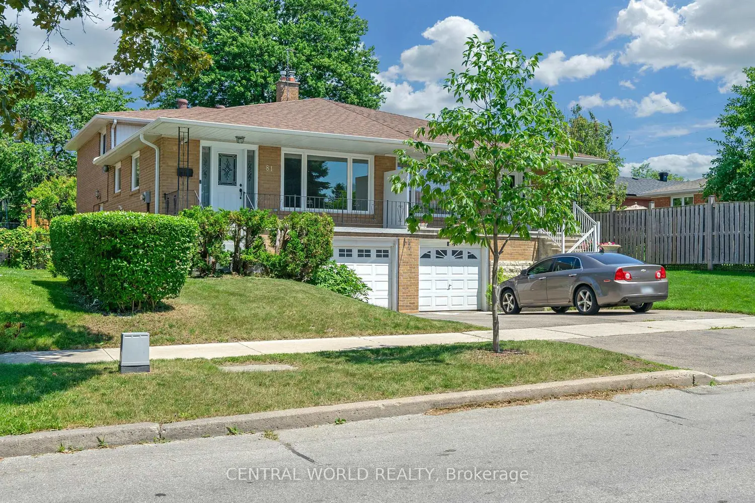 81 Pineway Boulevard photo 3