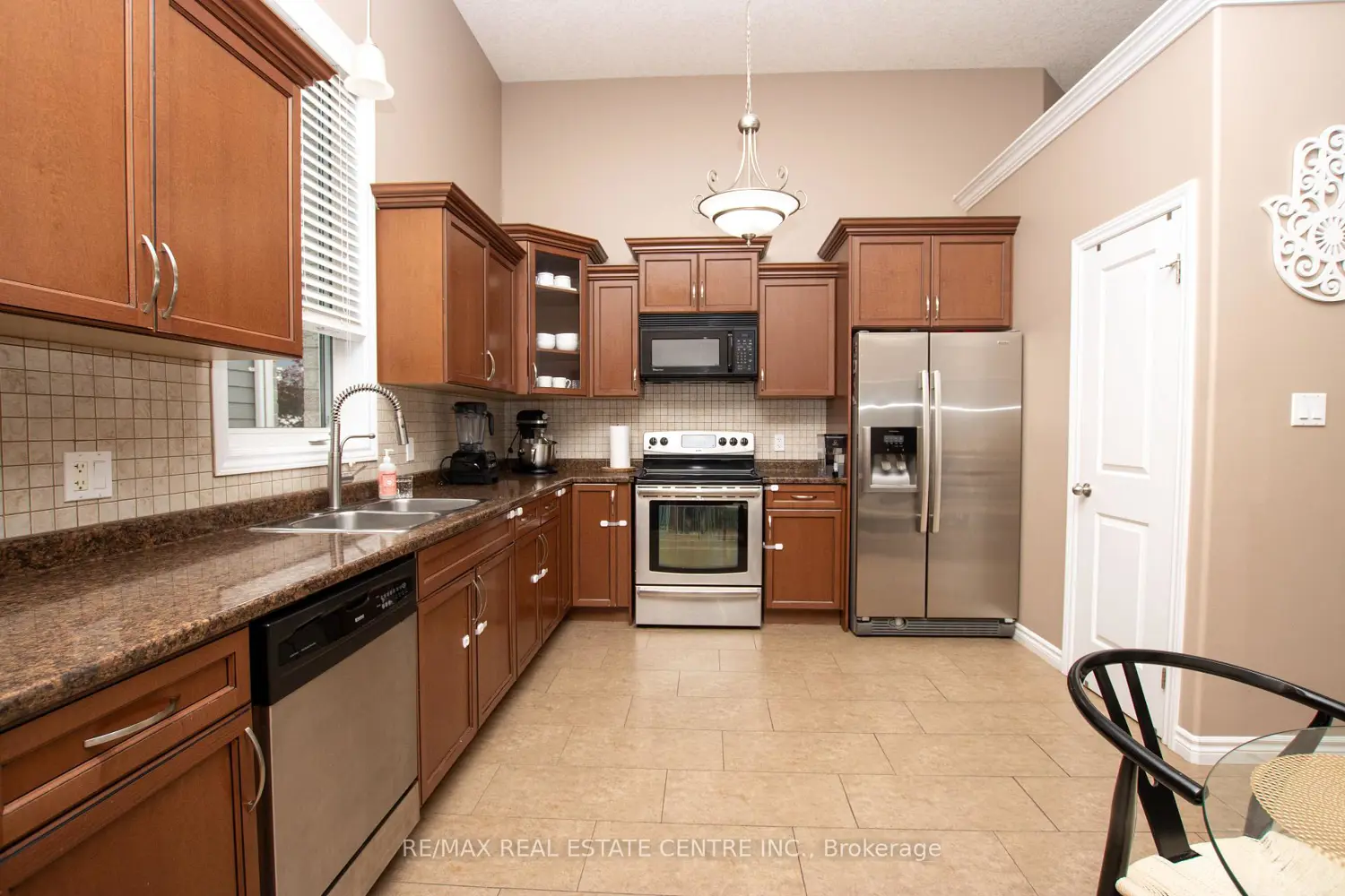2878 Devon Road photo 5