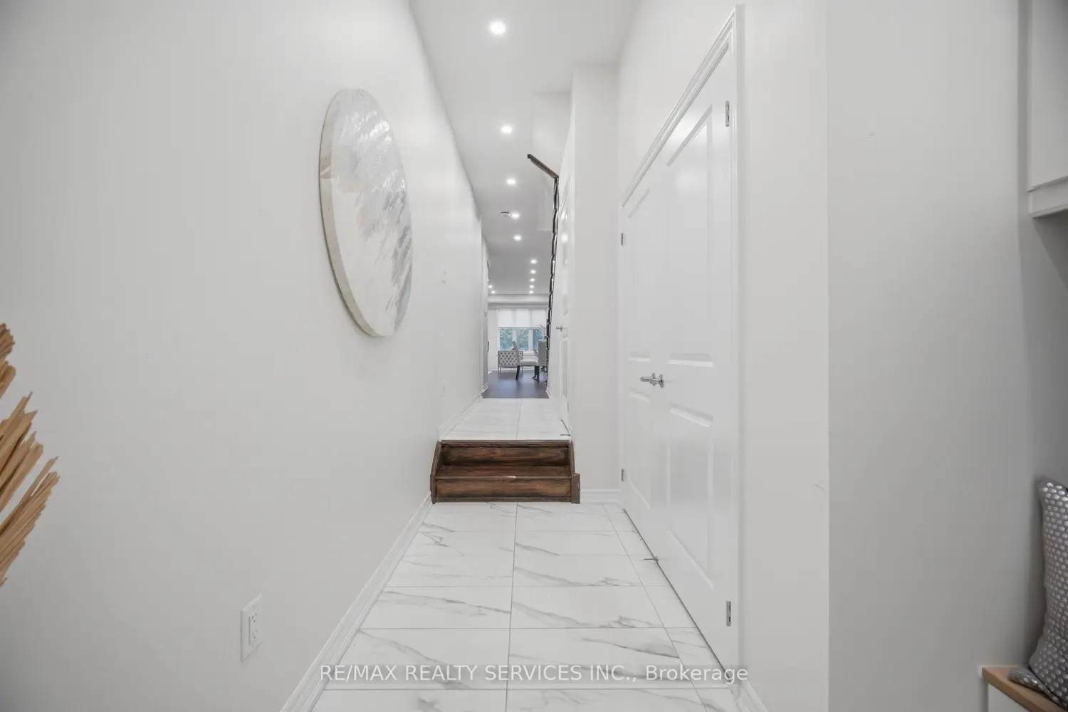 1426 Oakmont Common photo 3