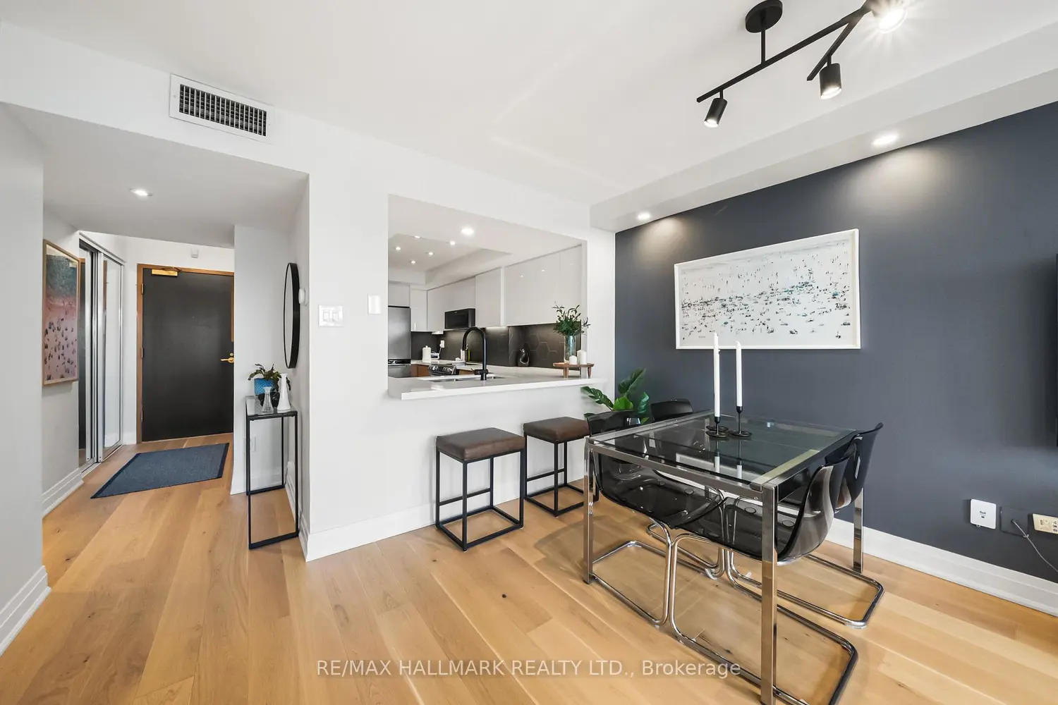 7 Broadway Avenue 506 photo 3