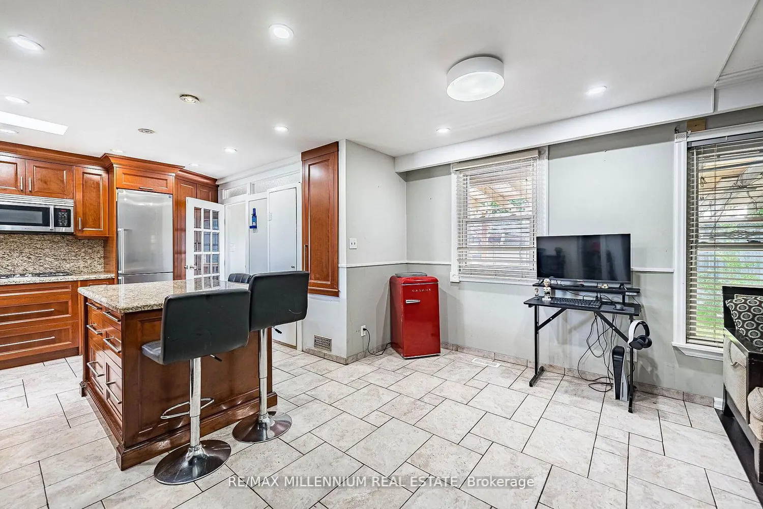 271 Thistle Down Boulevard photo 4