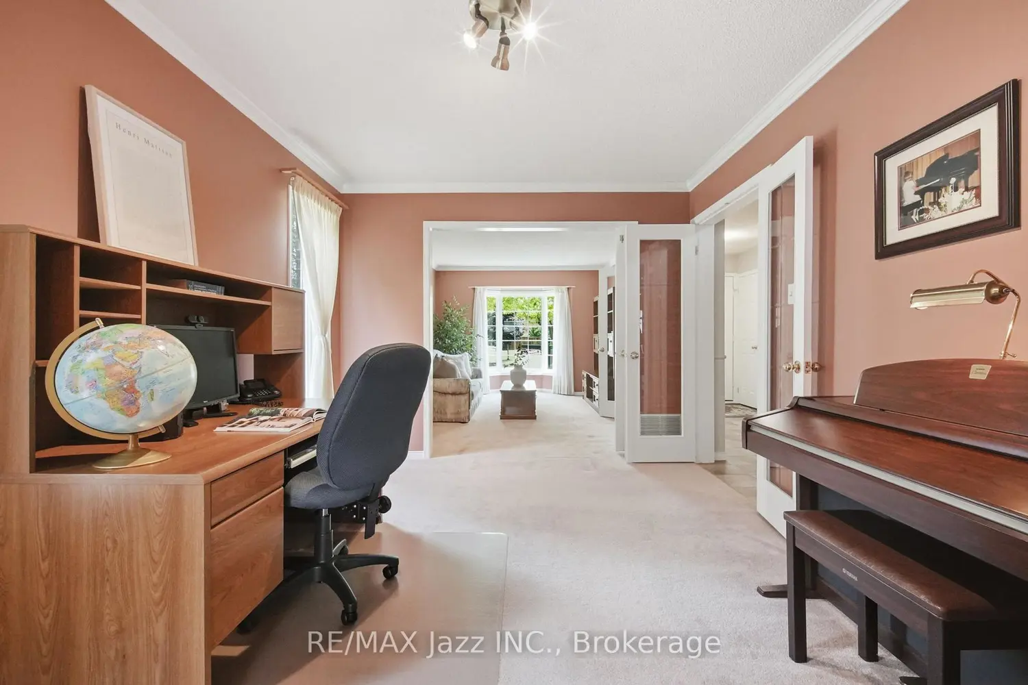 6 Aldcroft Crescent photo 2