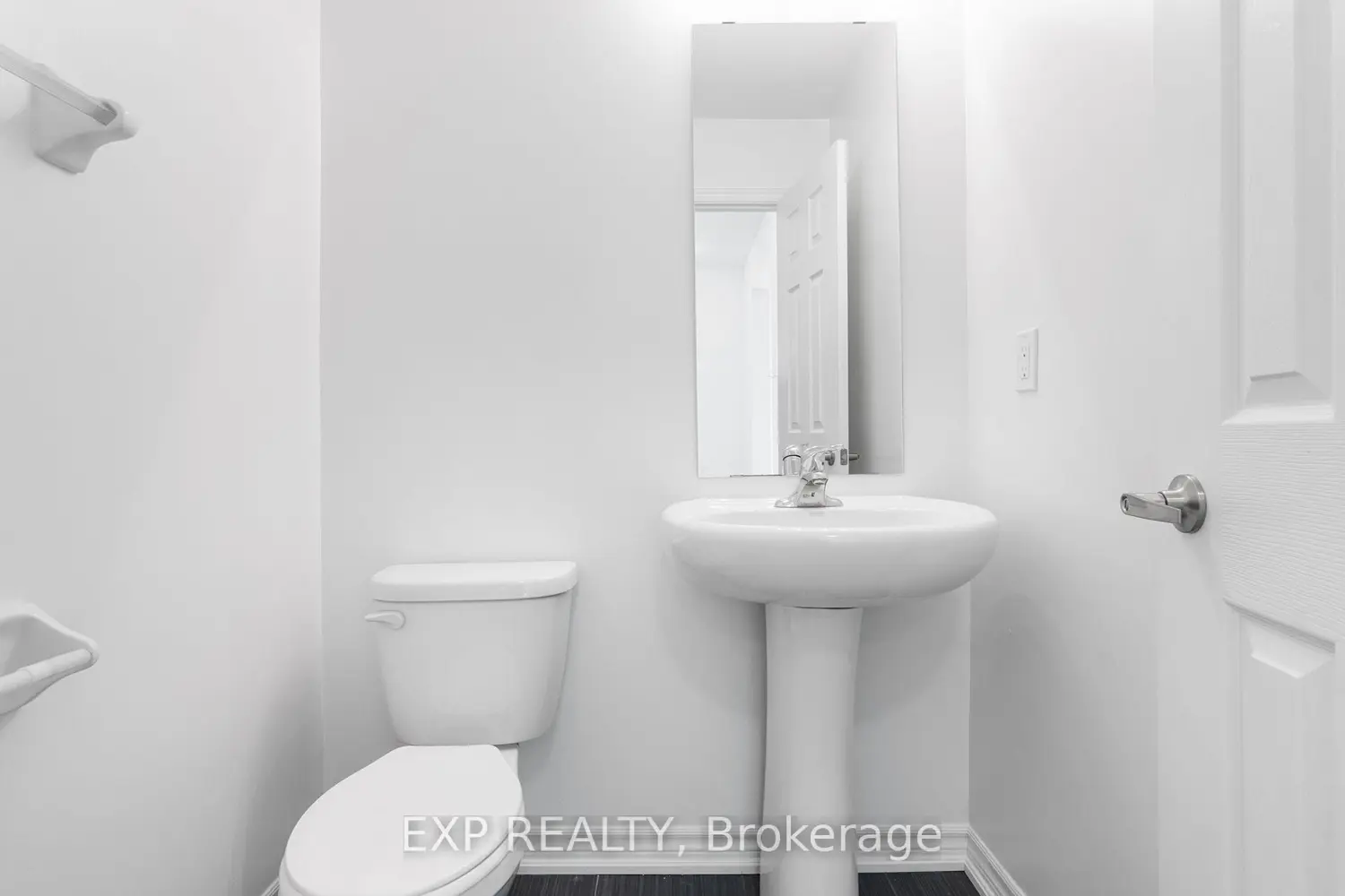 230 Ridley Crescent photo 4