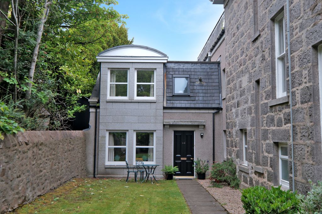 2 bed flat for saleKing's Gate, The West End, Aberdeen AB15