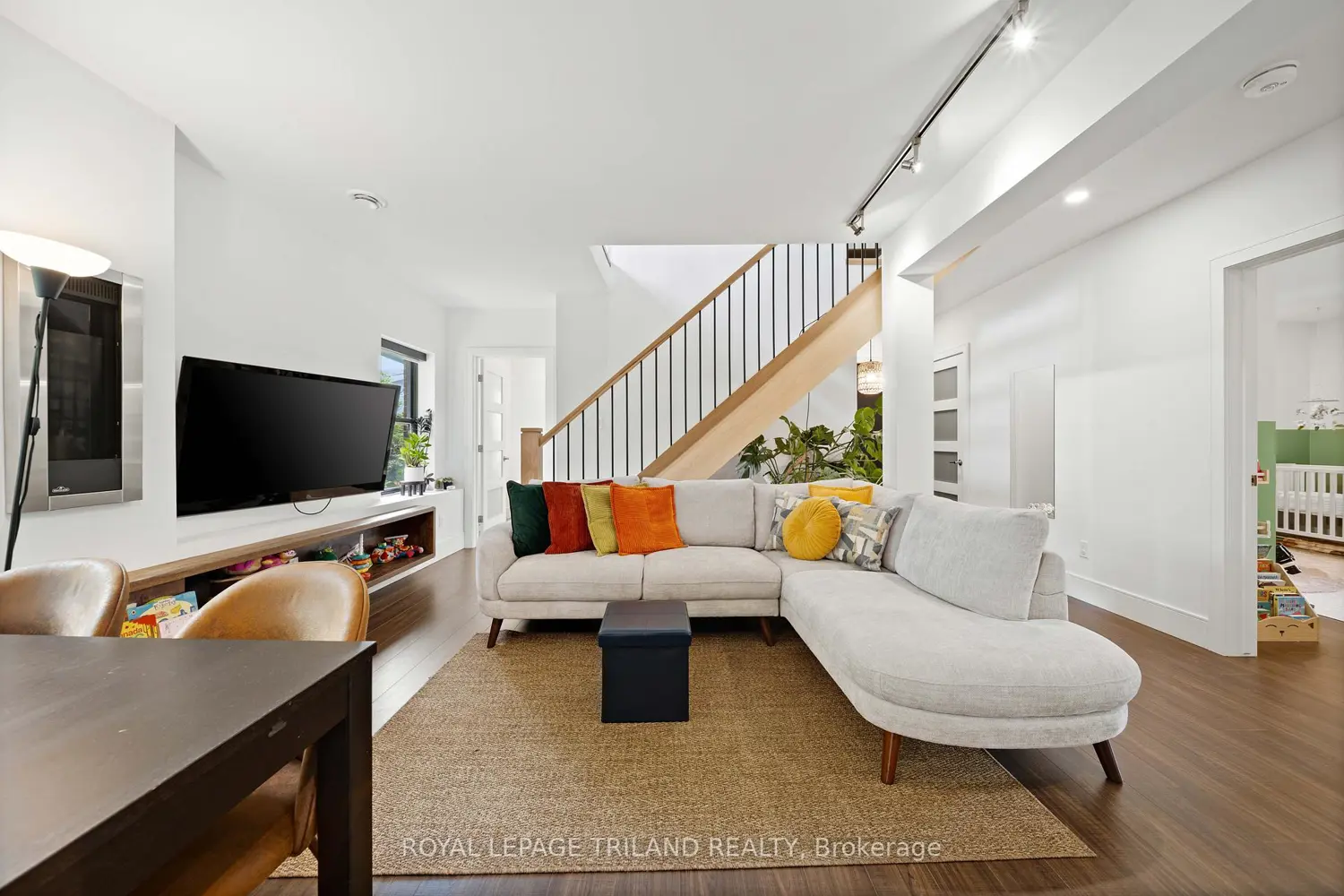 130 Windsor Crescent 3 photo 4