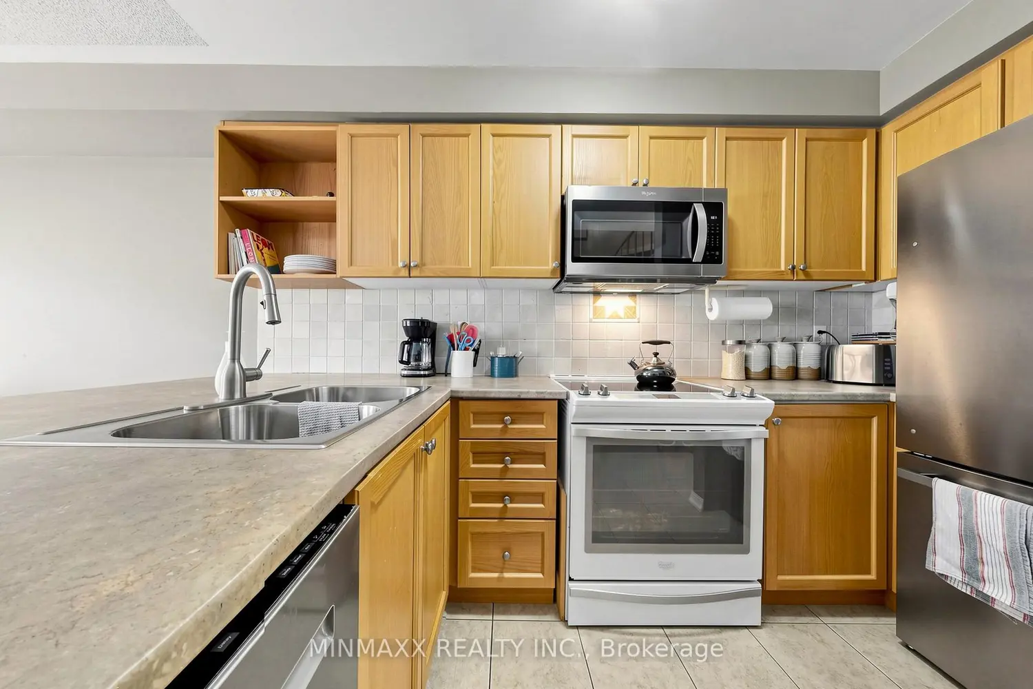 1164 Chapman Crescent photo 5