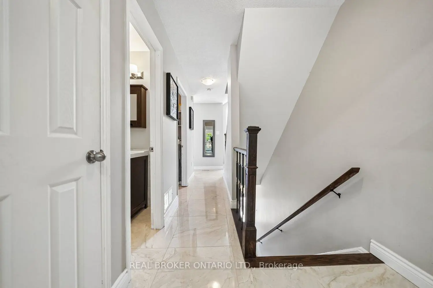 2075 Walker's Line 213 photo 4
