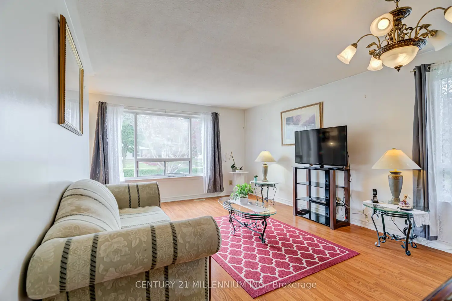 150 Folkstone Crescent photo 4