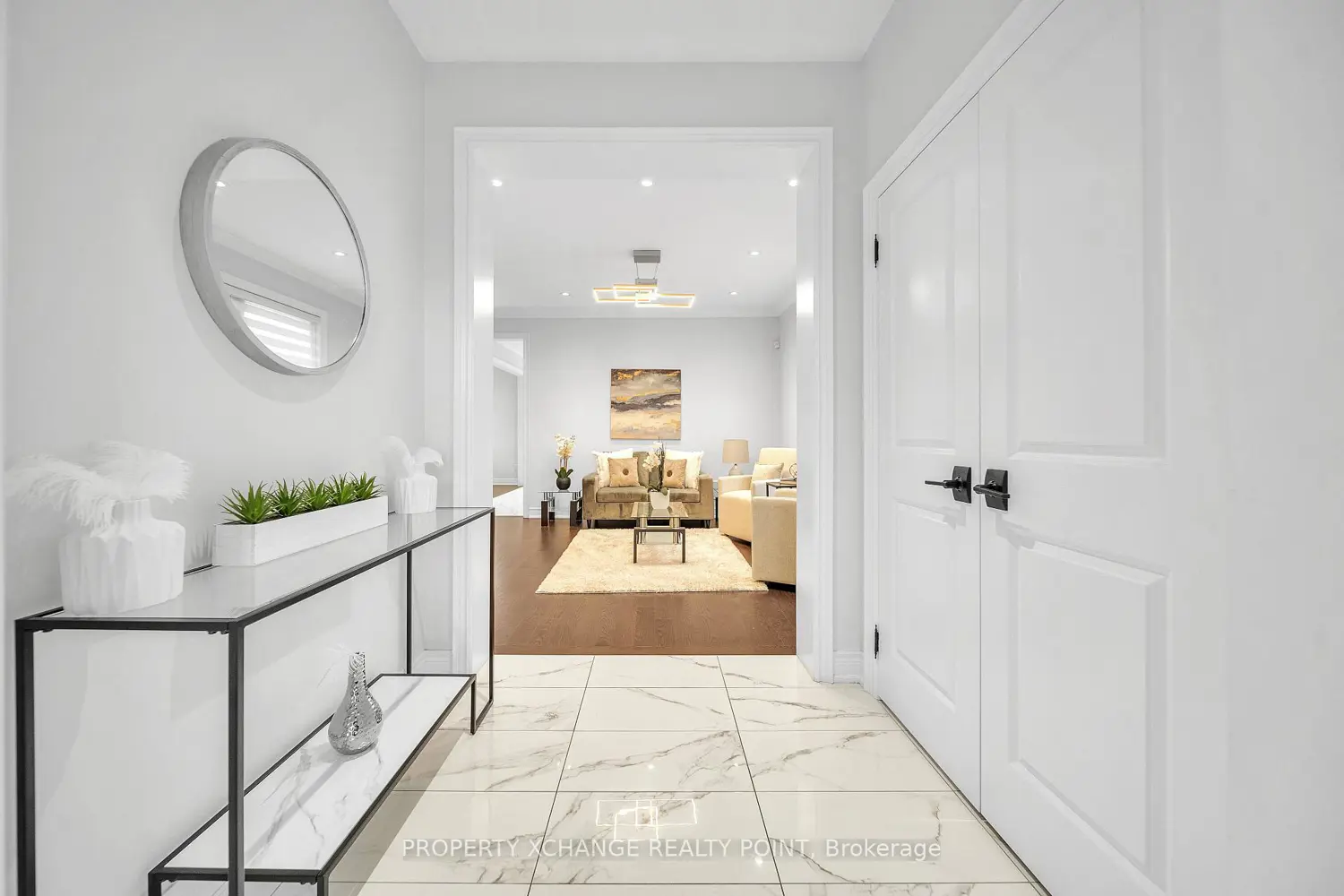 1219 Cactus Crescent photo 2
