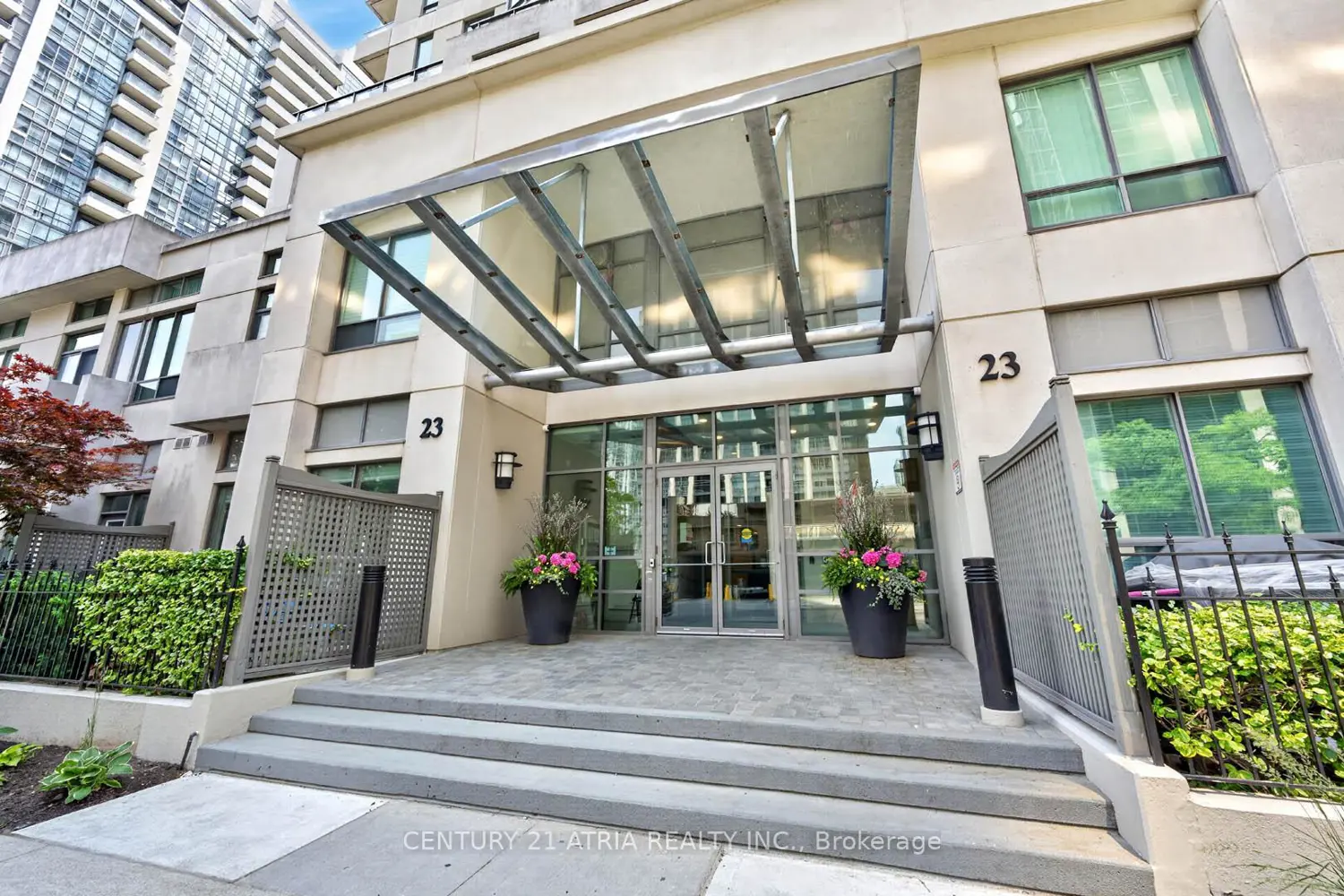 23 Hollywood Avenue 808