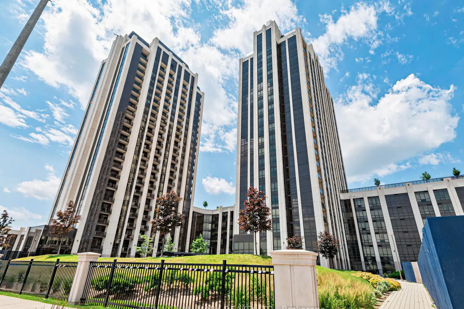 9085 Jane Street 1507