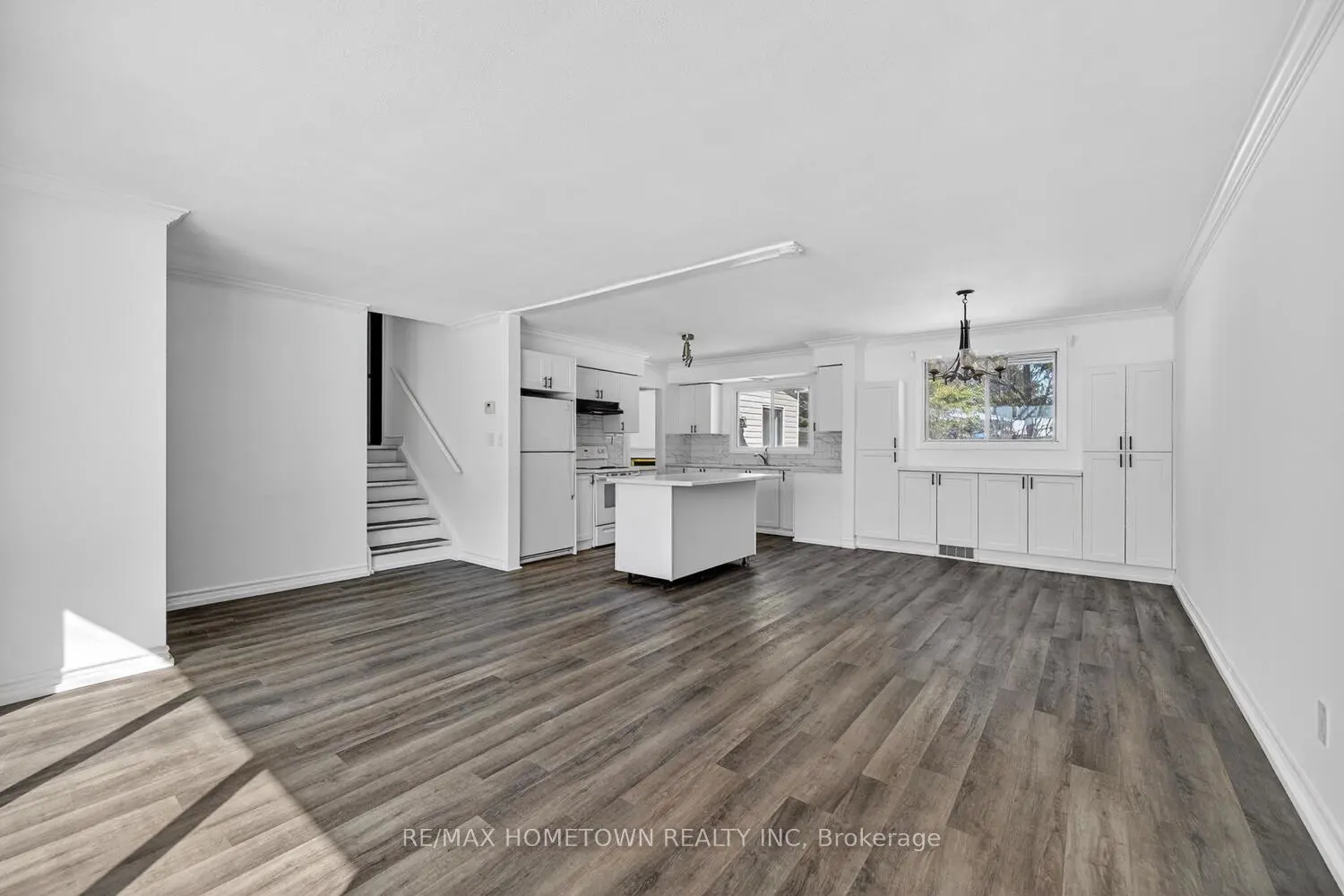 31 Vanier Drive photo 5
