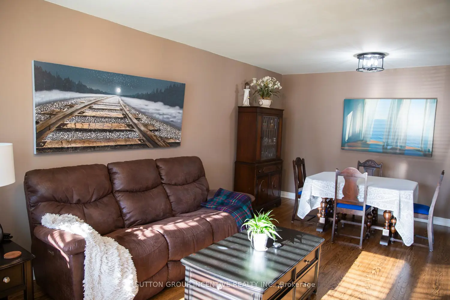 45 Bailey Crescent photo 3