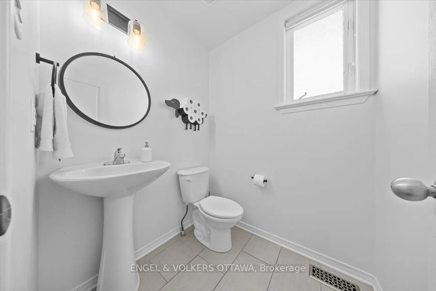 220 Harthill Way photo 2
