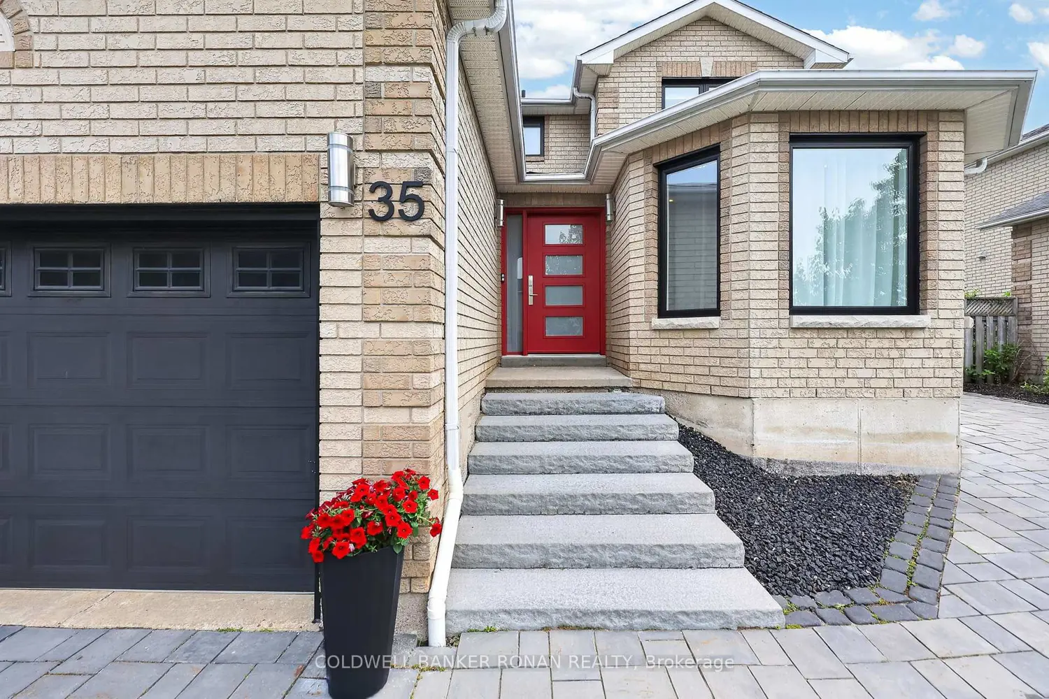 35 Farmstead Crescent photo 3
