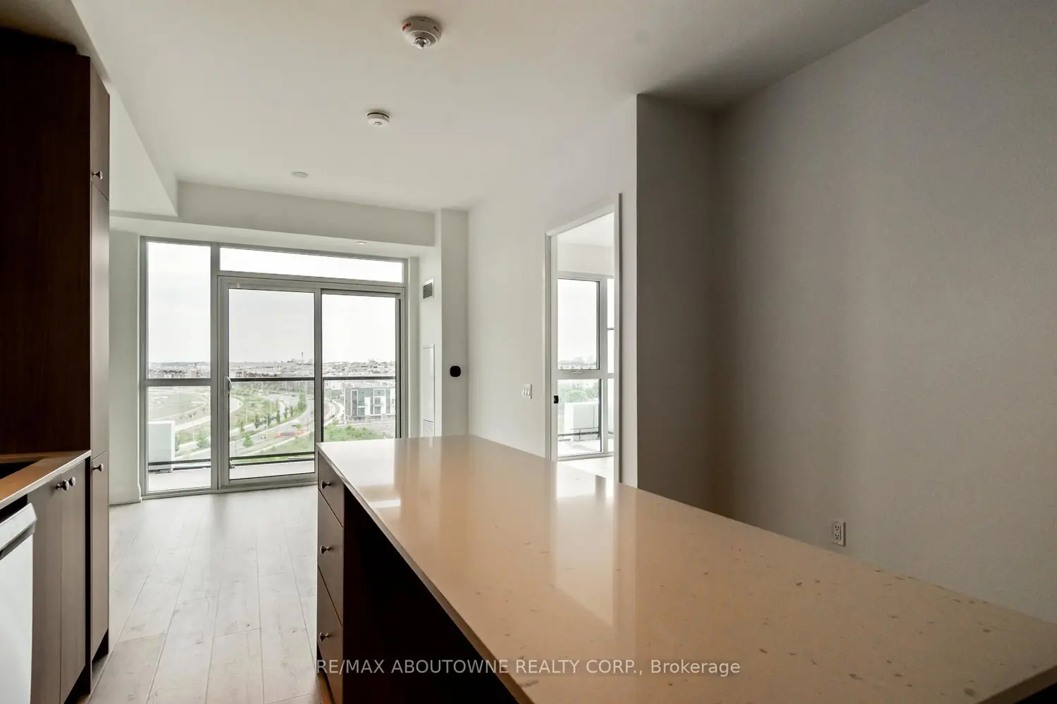 50 George Butchart Drive 814 photo 5