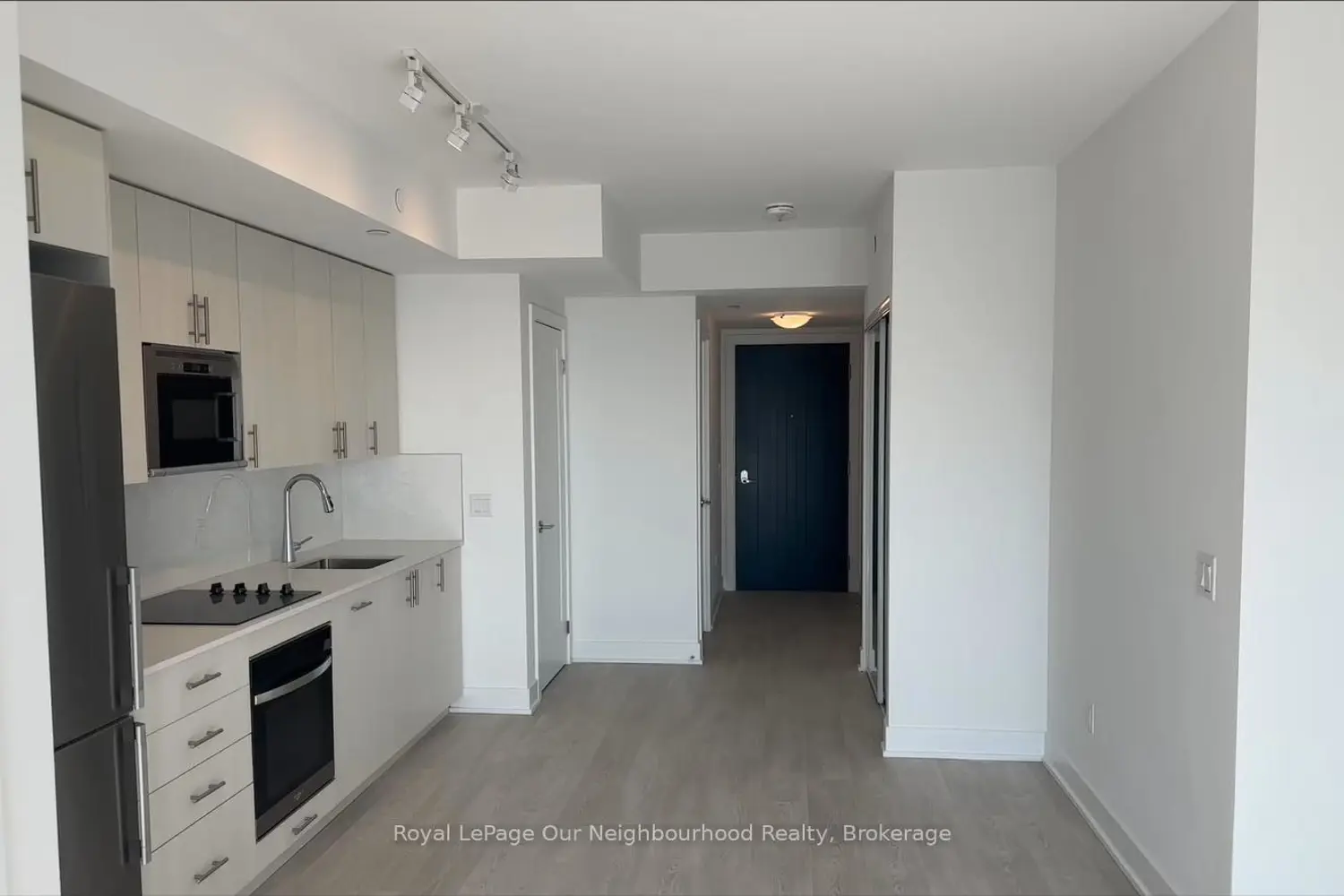 2545 Simcoe Street 2615 photo 5