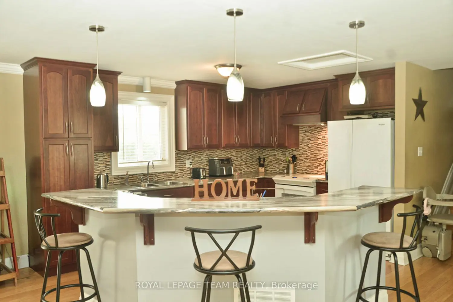 12078 Lakeshore Drive photo 2