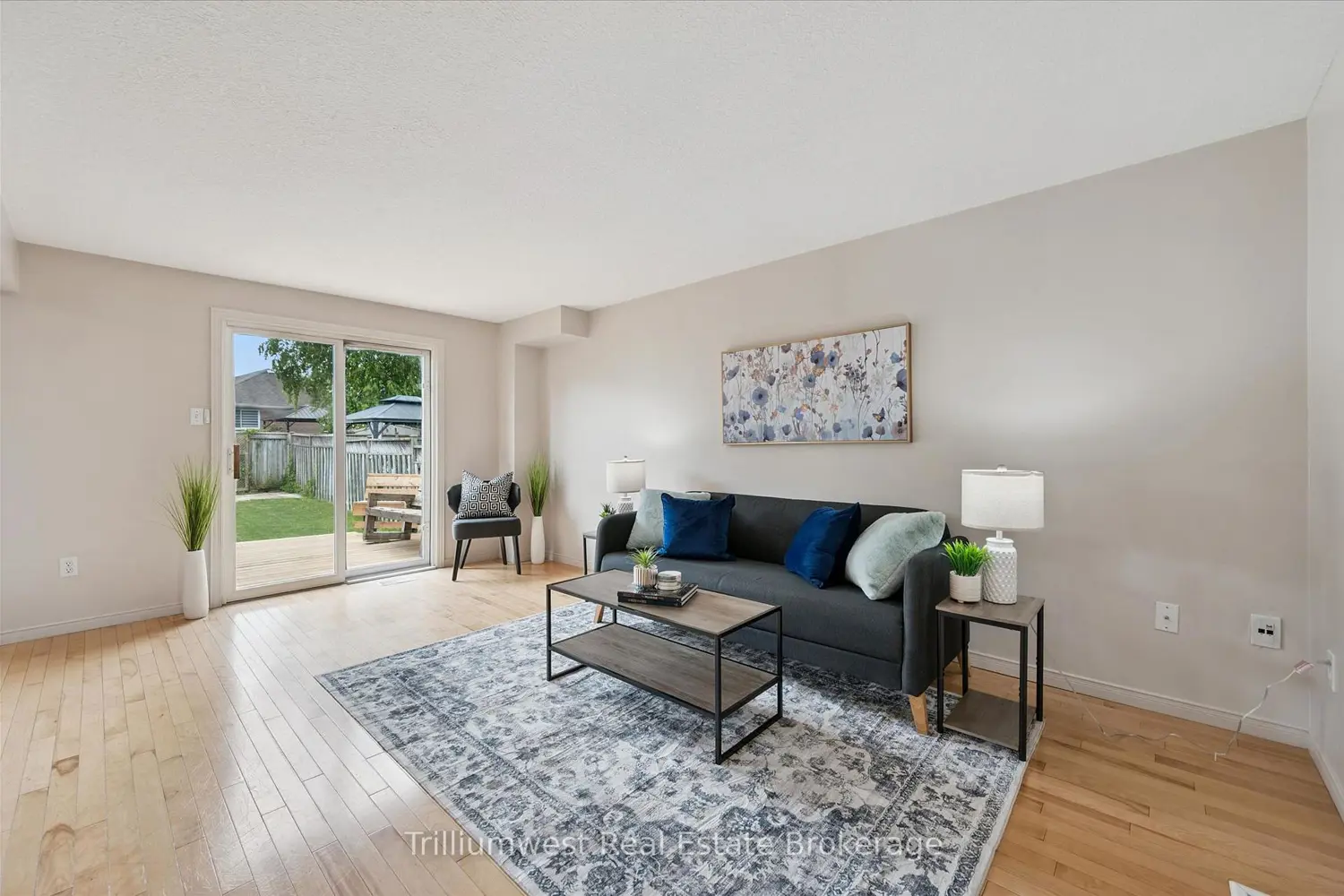 157 Stephanie Drive photo 2