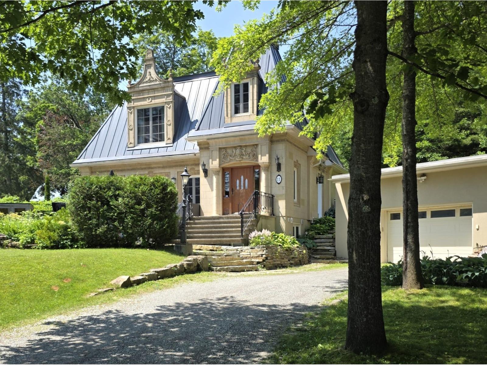 11 Rue Desève