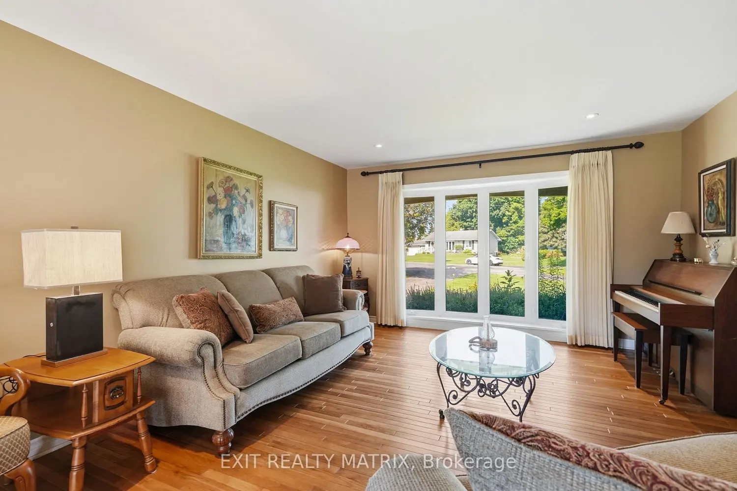 3 Hillview Circle photo 3